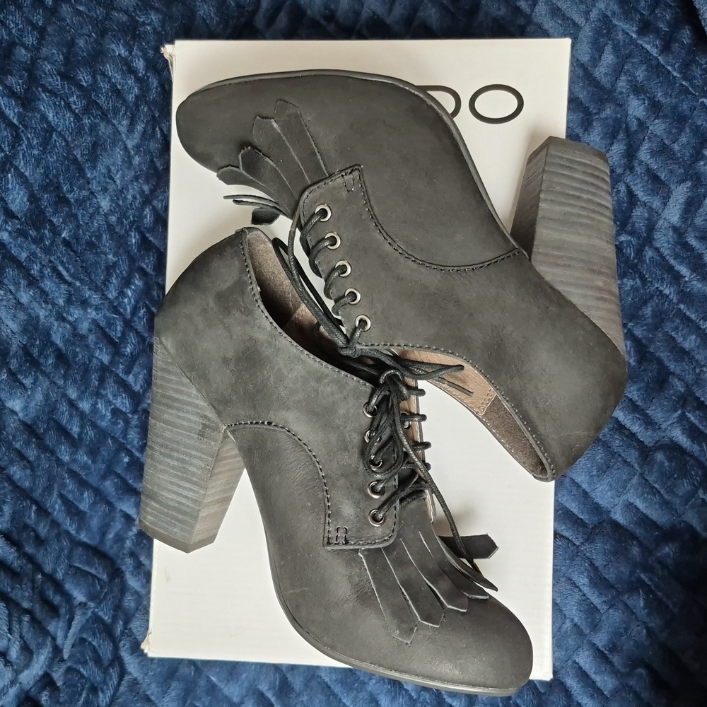 Aldo Bursley Black Leather Block Heel Shoes with Fringe, Size 39, New With Tags - Picture 12 of 12